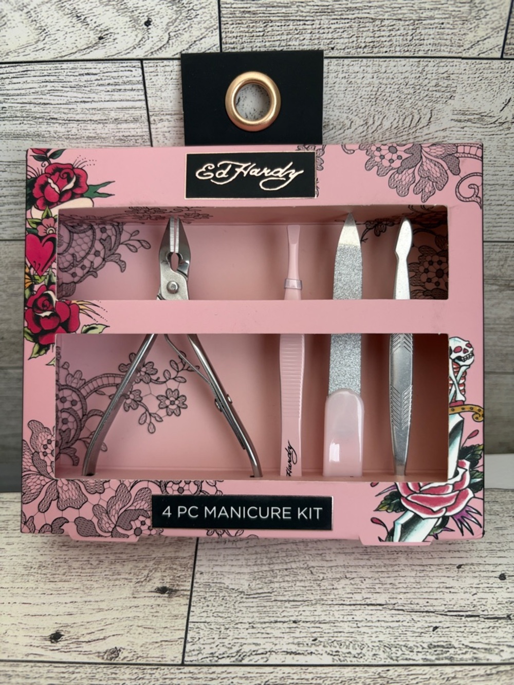 Ed Hardy Pink Makeup Sponge Duo & 4-Piece Manicure Set - Pink - Picture 3 of 3
